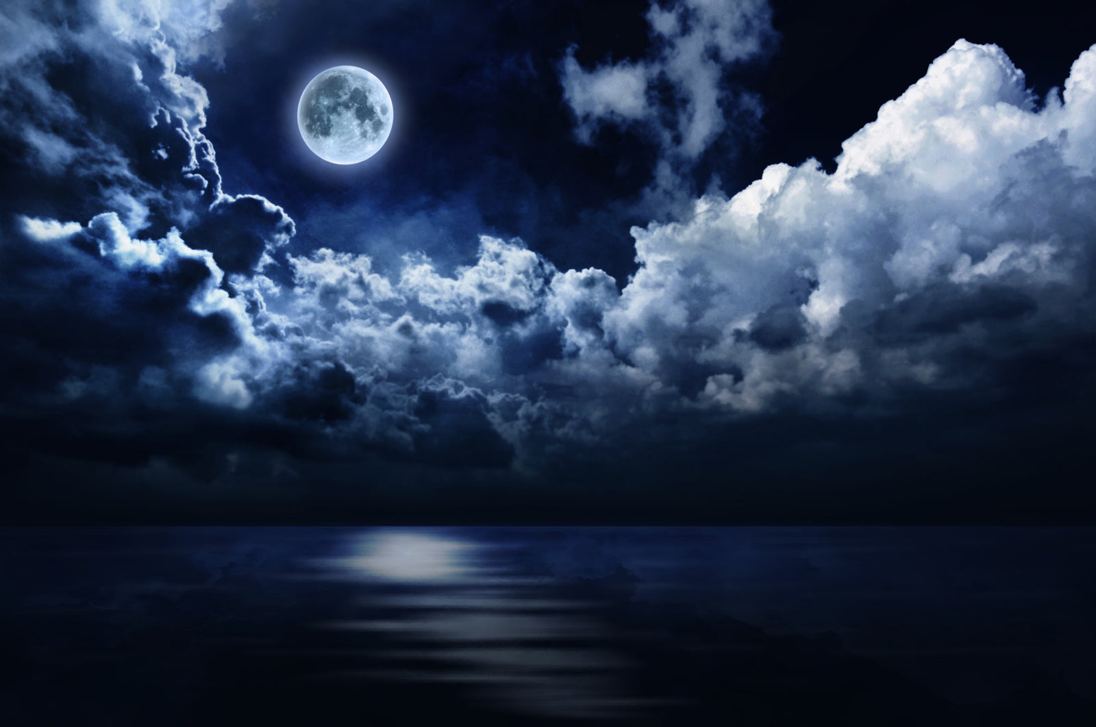 Lunar Cycles & Sleep - Does the moon really affect our sleep?